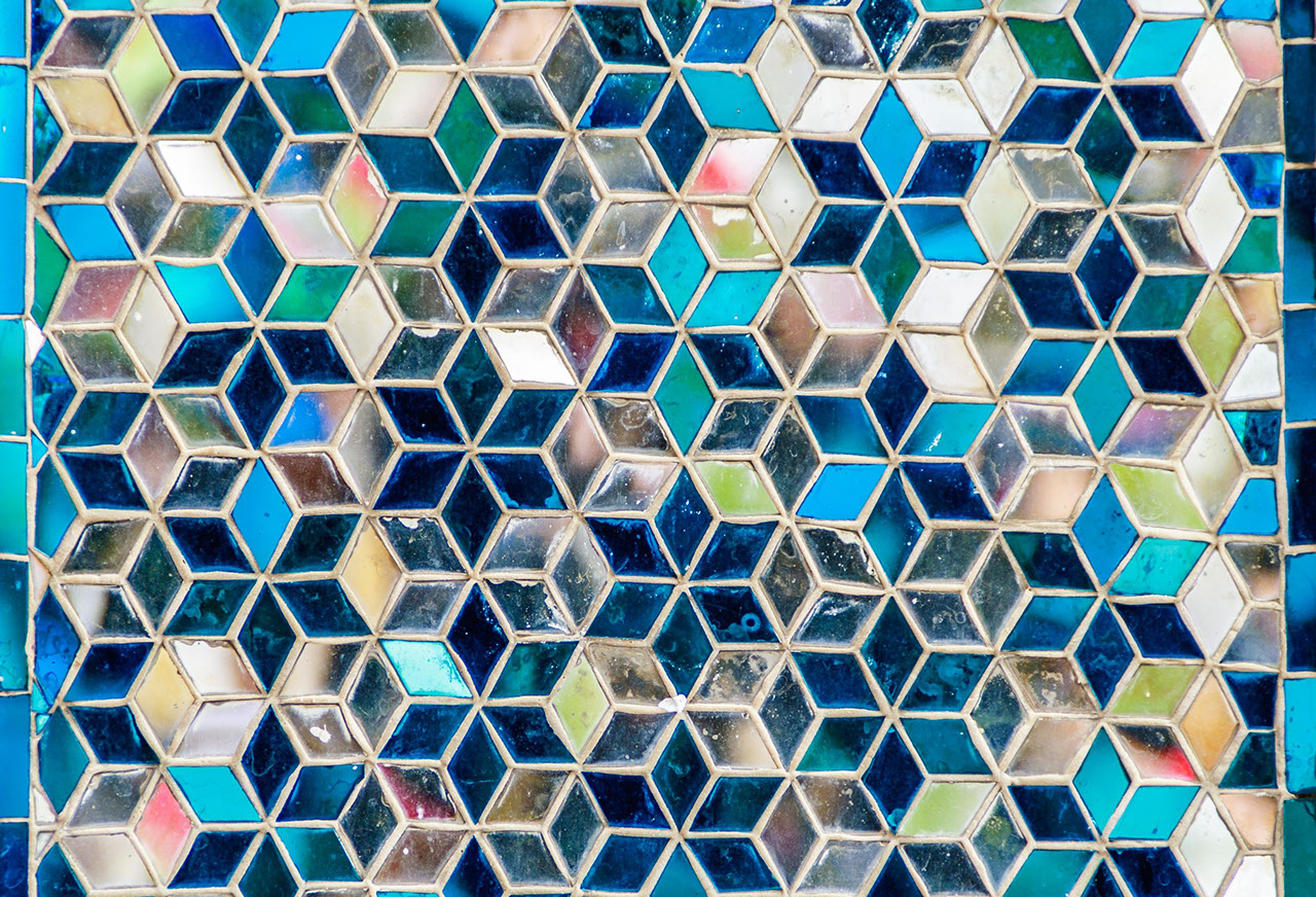 colorful-small-mirrors-168430397-scaled