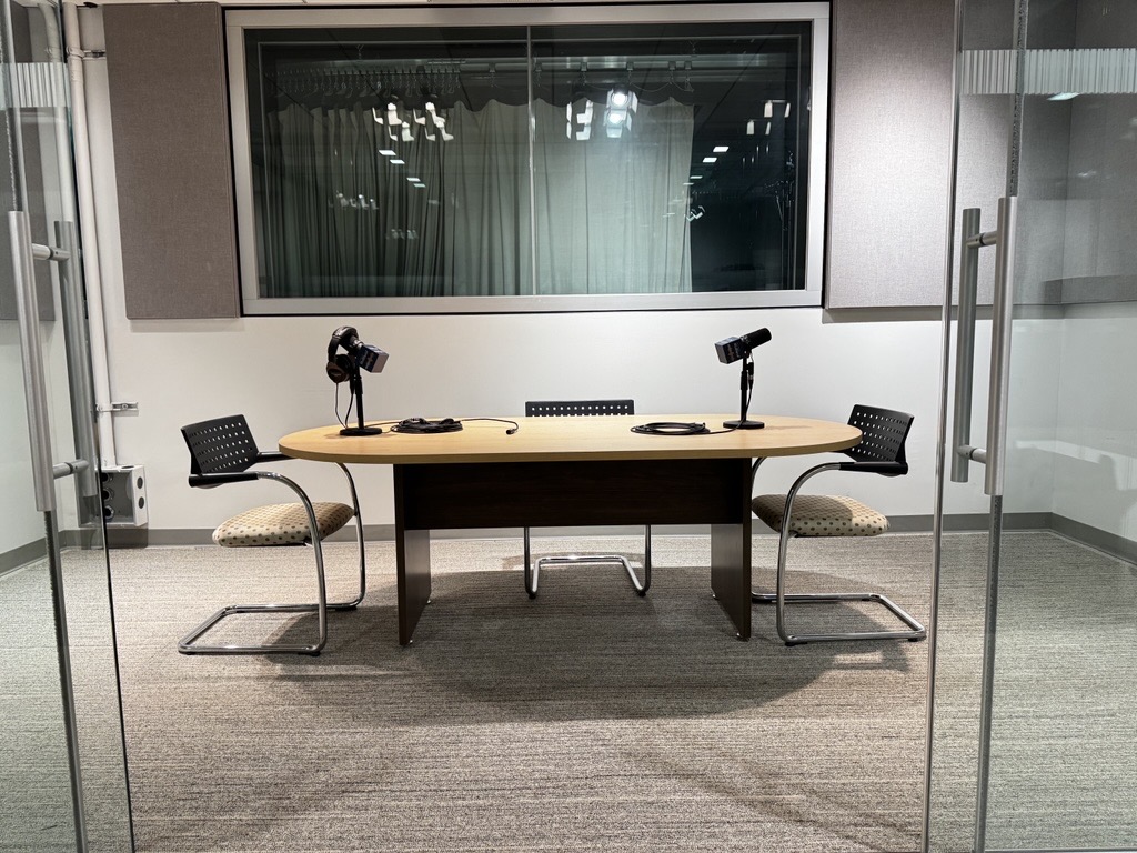 round-podcast-table